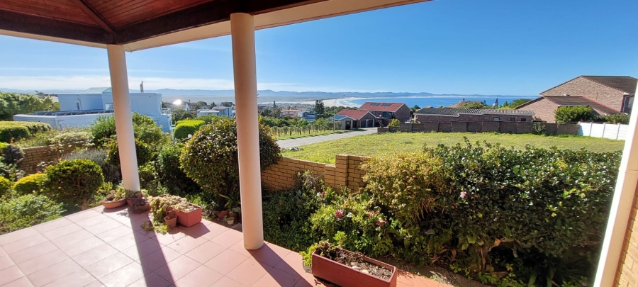 2 Bedroom Property for Sale in Wavecrest Eastern Cape